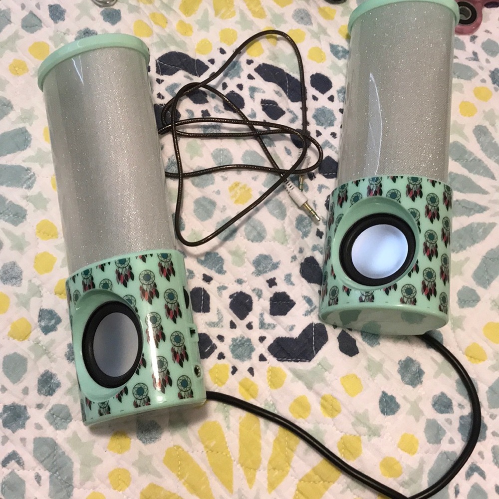 Rue 21 speakers